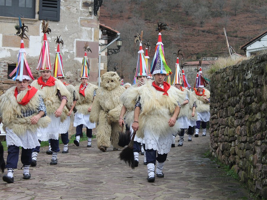 A partir de hoy, 2 de febrero, la sala de exposiciones acoge la exposición "Conociendo los carnavales vascos"