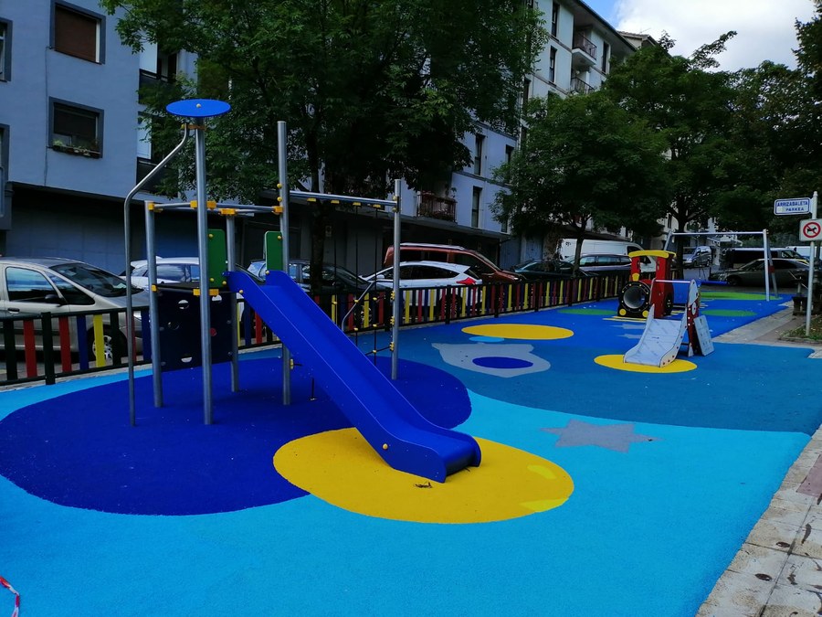 Abiertos los nuevos parques infantiles