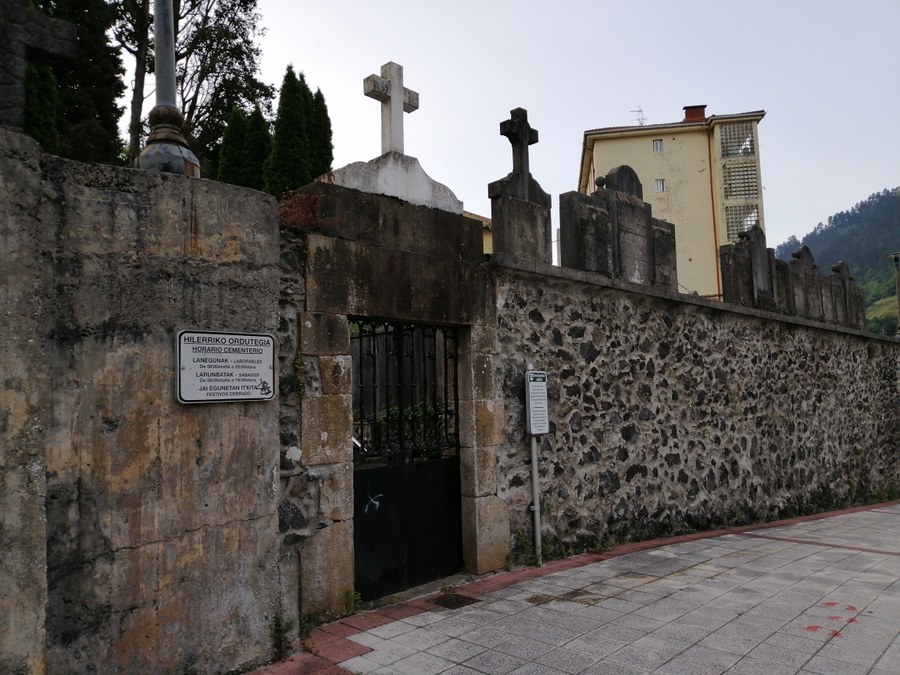 Apertura del cementerio municipal