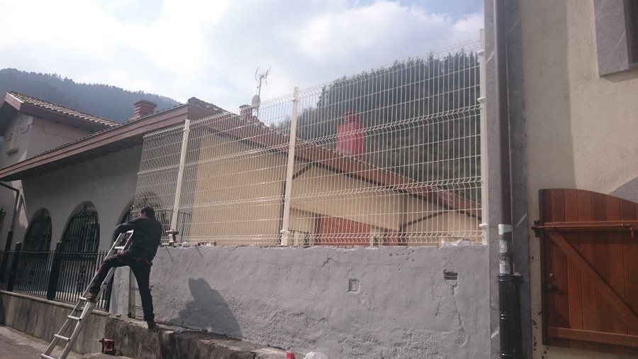 Colocación de valla en el frontón Colocación de valla en el frontón