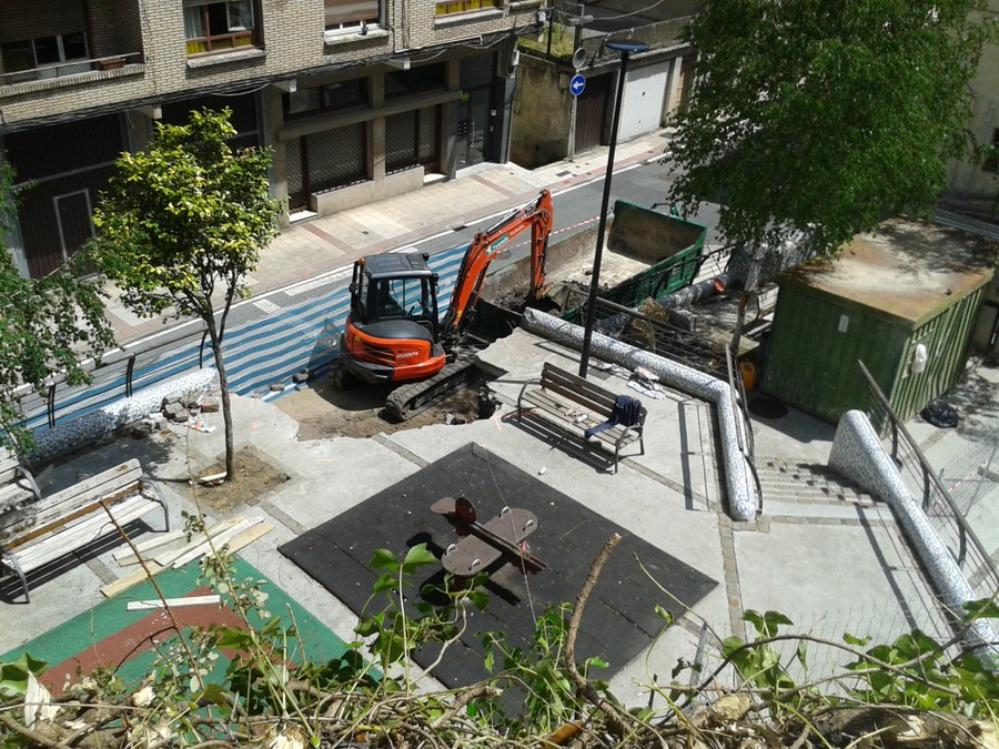 Construcción del nuevo ascensor de Atxuri