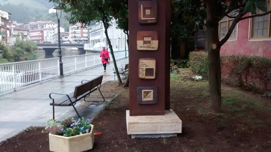 Donación de escultura al pueblo de Soraluze Donación de escultura al pueblo de Soraluze