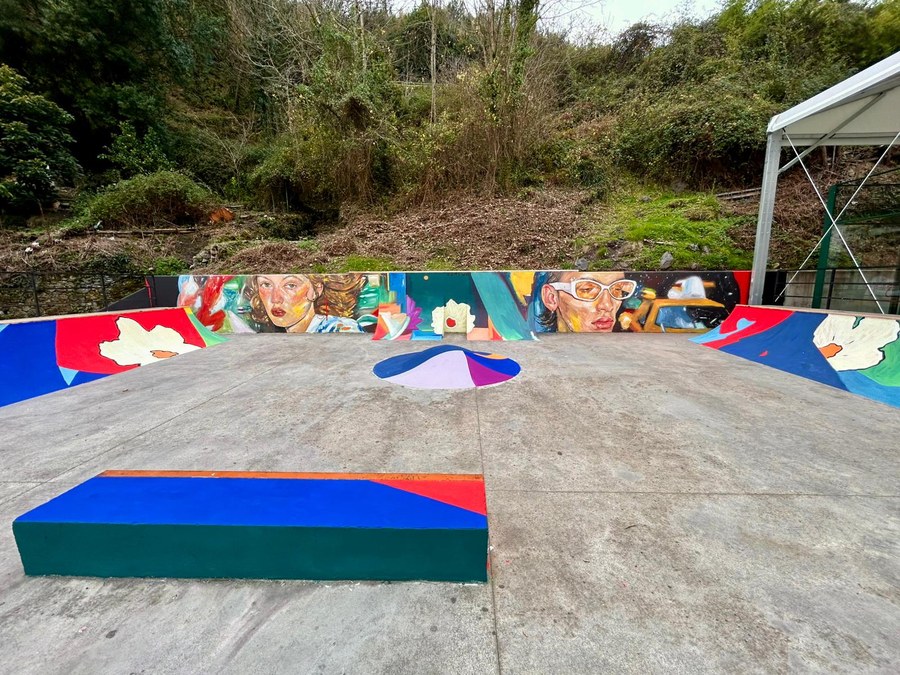 El artista Jokin Oregi, "Sortwo", ha realizado un nuevo mural en el skatepark