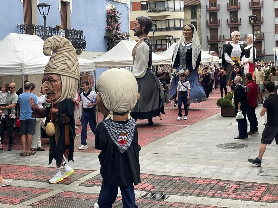 El Ayuntamiento de Soraluze celebrará la segunda reunión abierta para formar la comparsa de gigantes y fabricarlos