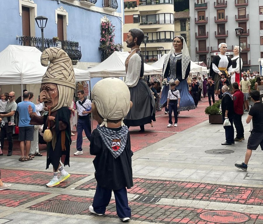 El Ayuntamiento de Soraluze celebrará la segunda reunión abierta para formar la comparsa de gigantes y fabricarlos