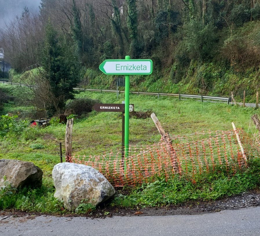 El Ayuntamiento de Soraluze ha puesto nuevas señales en los caminos rurales