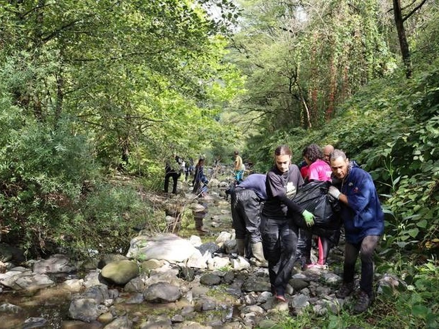 El sábado se hara la limpieza del río Deba, organizado con varios agentes locales