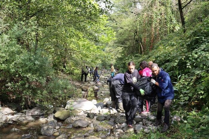 El sábado se hara la limpieza del río Deba, organizado con varios agentes locales
