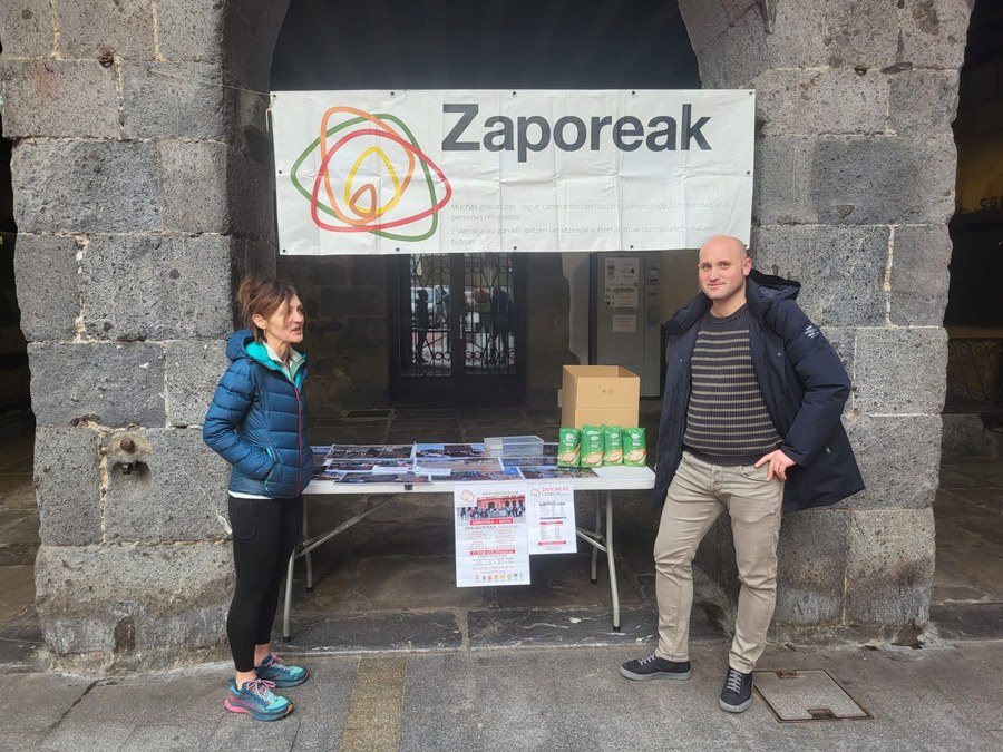 Esta semana recogida de alimentos de Zaporeak, para ayudar a las personas solicitantes de asilo de Lesbos