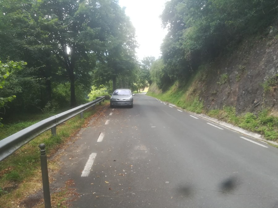 Iluminación de la carretera al campo de futbol