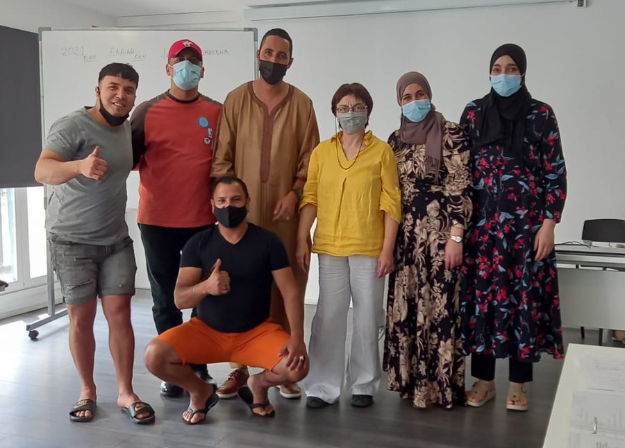 Inmigrantes aprendiendo euskera Inmigrantes aprendiendo euskera