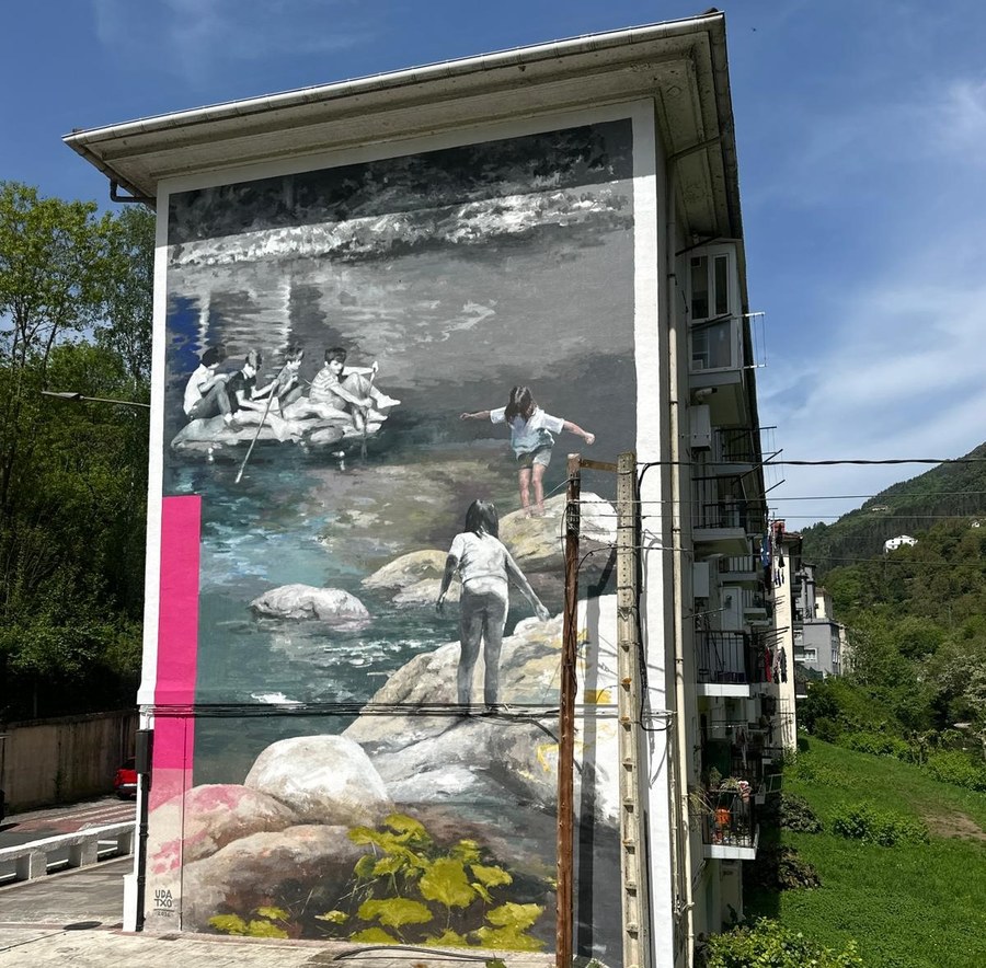 La artista Udane Juaristi, "Udatxo", ha realizado un mural en Txurruken partiendo de las vivencias relacionadas con el río