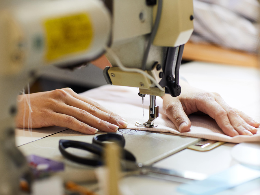 La asociación Zabaltzen Sartu ofrecerá a partir del 14 de abril el taller de costura "Cuerpos invisibles" para mujeres de Soraluze