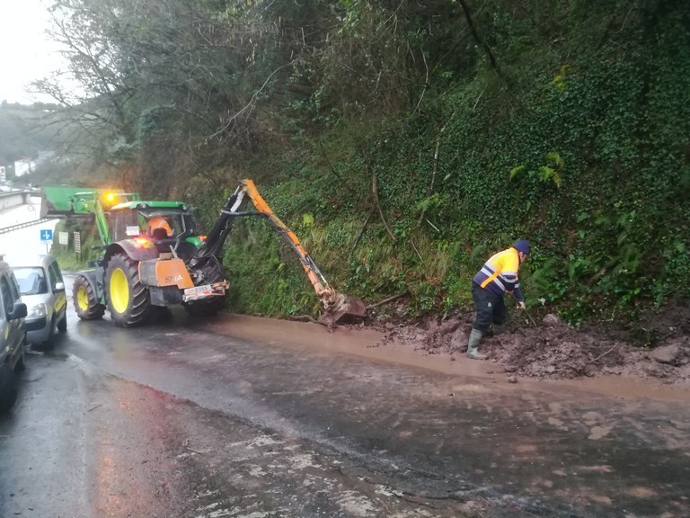 Limpieza de cunetas de caminos rurales