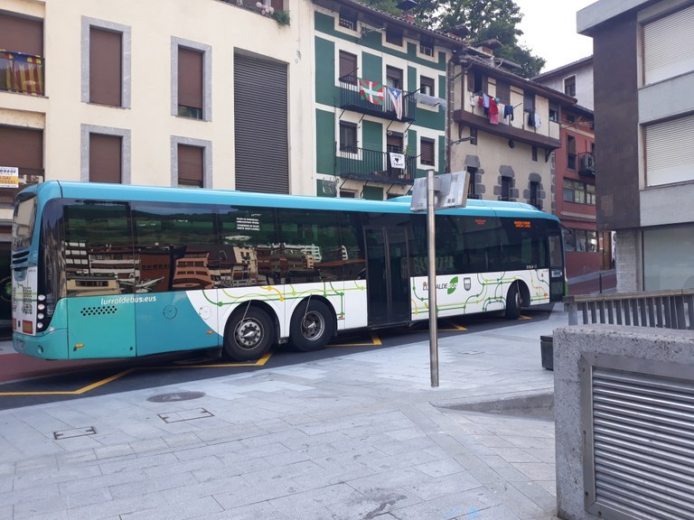 Lurraldebus refuerza el servicio nocturno de autobús entre Eibar y Bergara para fiestas