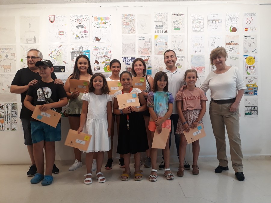 Maider Argote, Maren Aldazabal y Maddi Oregi ganan el concurso de carteles de fiestas de este año