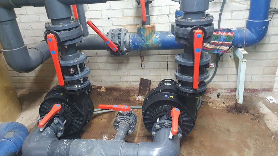 Sustitución de las bombas de la piscina Sustitución de las bombas de la piscina