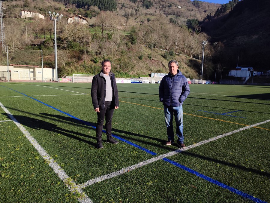 El Ayuntamiento ha realizado diversas inversiones en el campo de futbol de Ezozia
