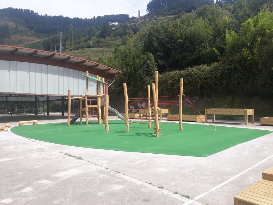 Nuevo parque en el patio del colegio