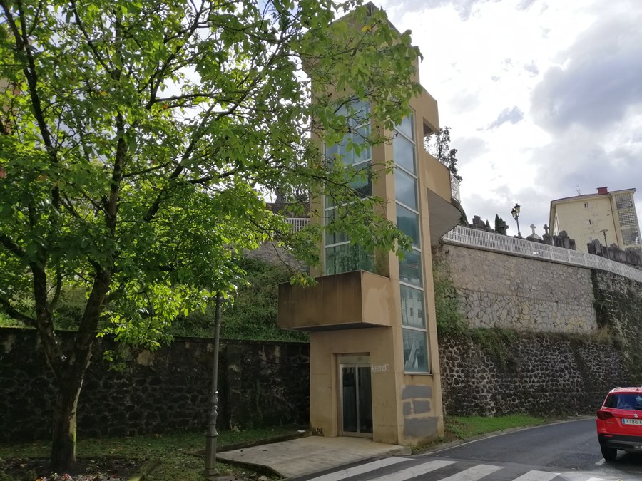 Reparaciòn del ascensor de Estaziño kalea