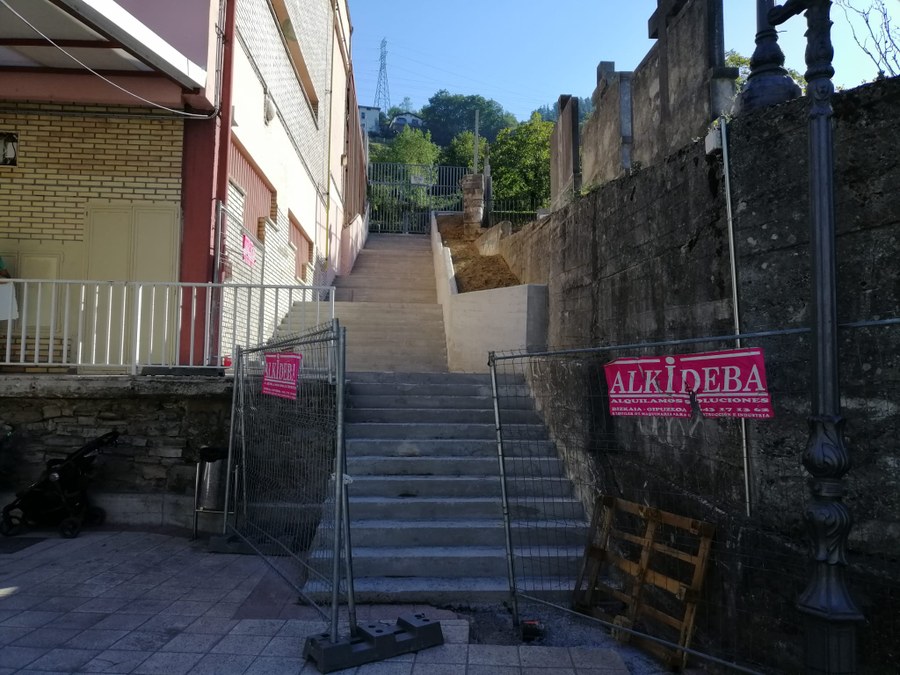 Nuevas escaleras del colegio