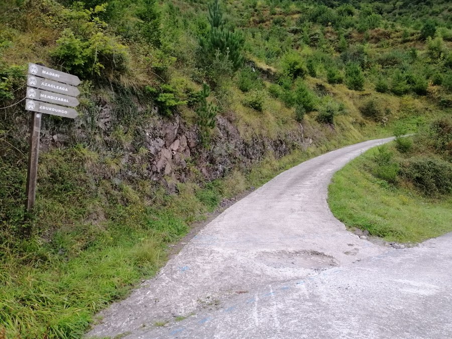 Obras de reparación de camino rural