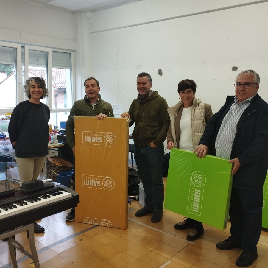 El Ayuntamiento de Soraluze lleva a cabo trabajos de acondicionamiento acústico en aulas de Musika Eskola