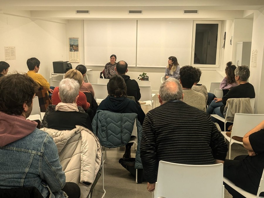 Sesión abierta del Club de Lectura en euskera, dentro del festival Blues Hotsak, con la autora Oihane Amantegi