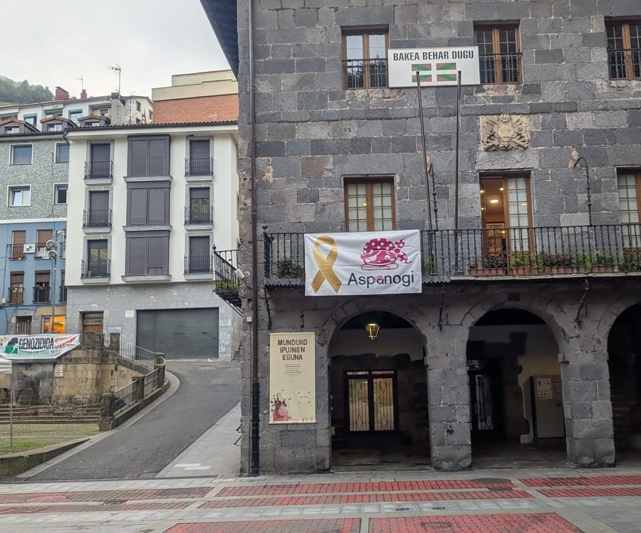 Soraluze se suma a la campaña "Pankarta ibiltaria" de Aspanogi