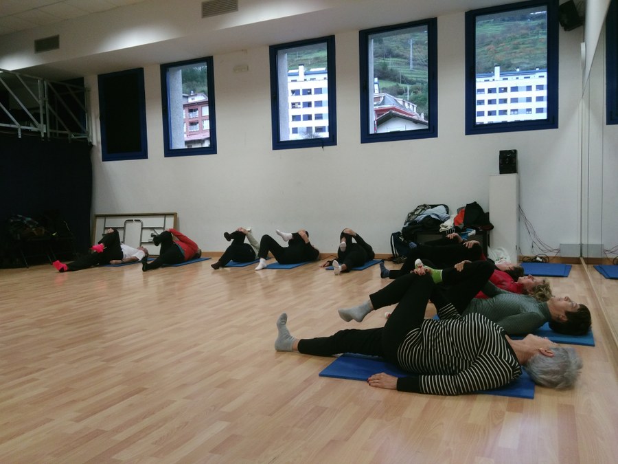 Taller de estiramientos para personas mayores Taller de estiramientos para personas mayores