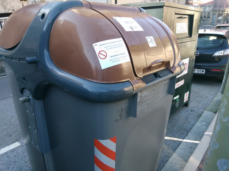 Tarjetas y cubos para el orgánico Tarjetas y cubos para el orgánico