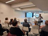 Asier Blas adituak "Mendebaldearen dekadentzia eta hego globalaren igoera" hitzaldia eskaini zuen eguaztenean jendartEKINeko kideentzat