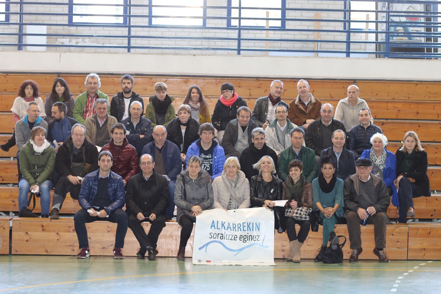 Alkarrekin Soraluze Eginez Alkarrekin Soraluze Eginez