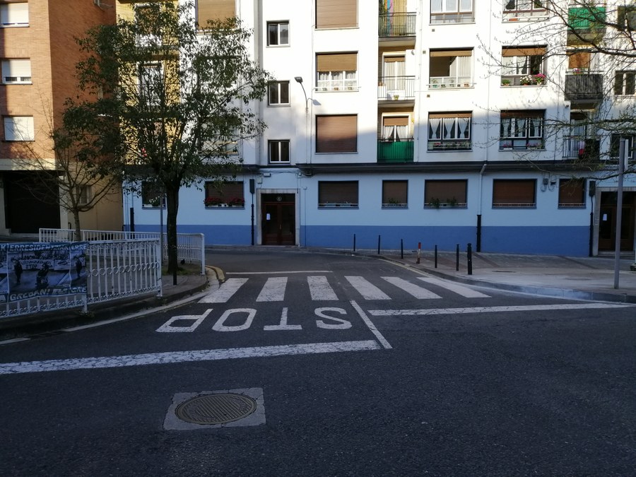 Estaziño kaleko zebra-bidea Estaziño kaleko zebra-bidea