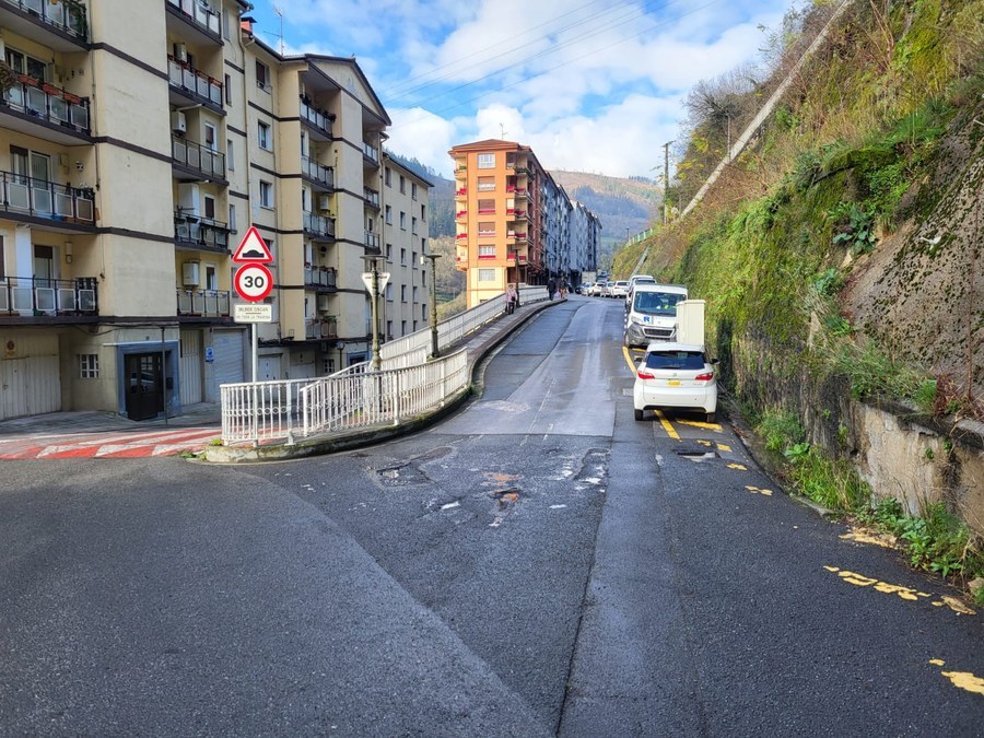 Ezozibideko lanak direla eta ibilgailuentzako kale-mozketak izango dira astelehenean, urriaren 13an, goizeko 9:00etatik iluntzeko 20:00etara, beranduenez ere