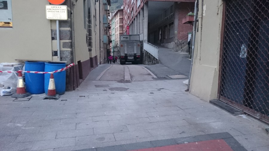Gabolats kalea zirkulaziorako itxita Gabolats kalea zirkulaziorako itxita