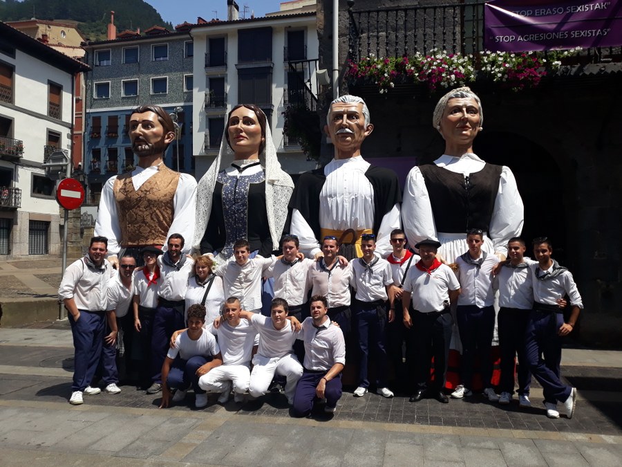 Gaur (uztailak 15) iritsiko da etxeetara Santiago eta Santa Ana jaietako egitaraua