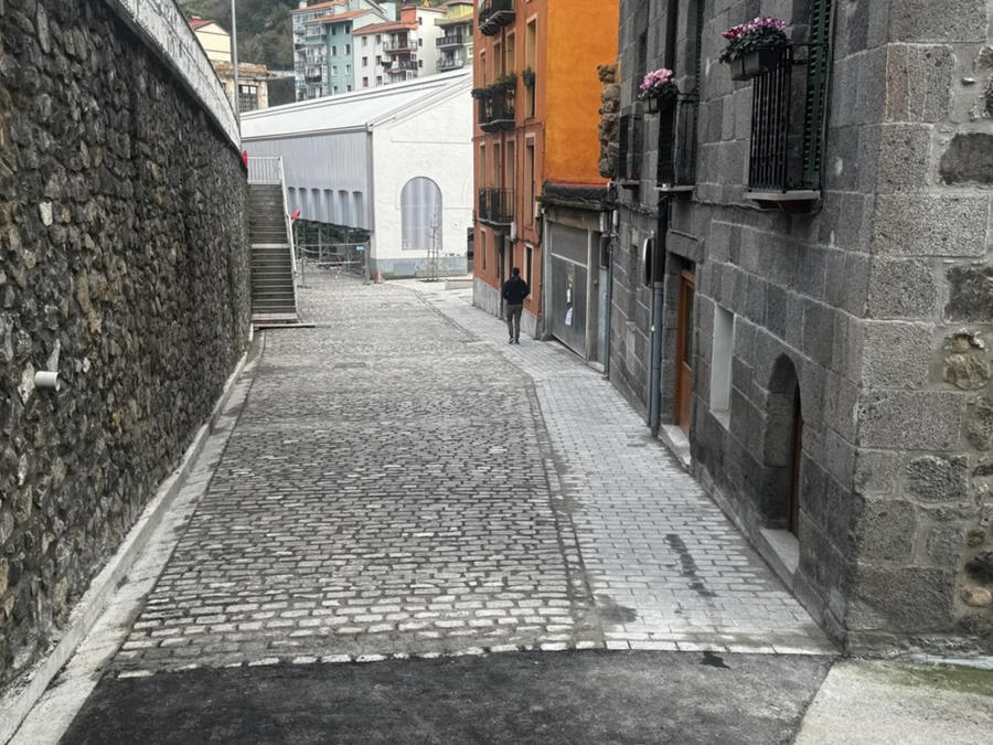 Gaurtik aurrera,  Baltegieta 18 eta 24ko garajeak erabili ahal izango dira eta Gabolatseko zubia ibilgailuentzako zabalduko da