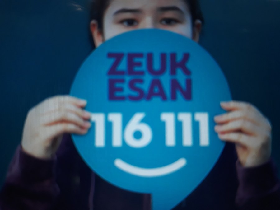 Haur eta nerabeentzako telefonoa Haur eta nerabeentzako telefonoa