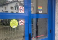 Jaso Burua Soraluzek Udalarekin elkarlanean, “Geuria Erabili Zeinke” kanpaina abiatu du herriko saltoki, taberna eta gune publikoekin batera