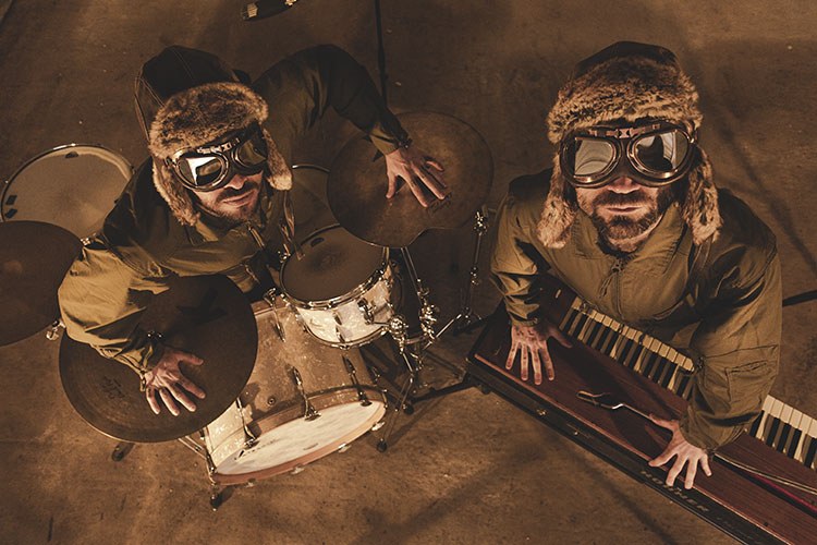 Kamikaze Helmets musika taldeak eta Oihana Arana bertsolariak emanaldia eskainiko dute domekan, urriaren 19an Kamikaze Helmets musika taldeak eta Oihana Arana bertsolariak emanaldia eskainiko dute domekan, urriaren 19an